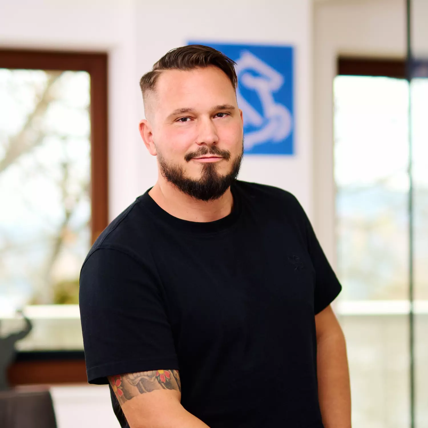 Porträt von Christoph Karner, Gründer und Geschäftsführer der Againstmedia GmbH